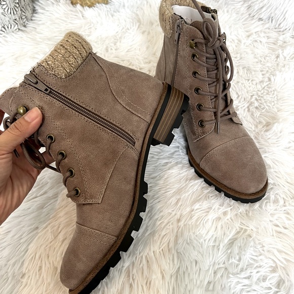 White Mountain Daisy hiking boots - Picture 3 of 5